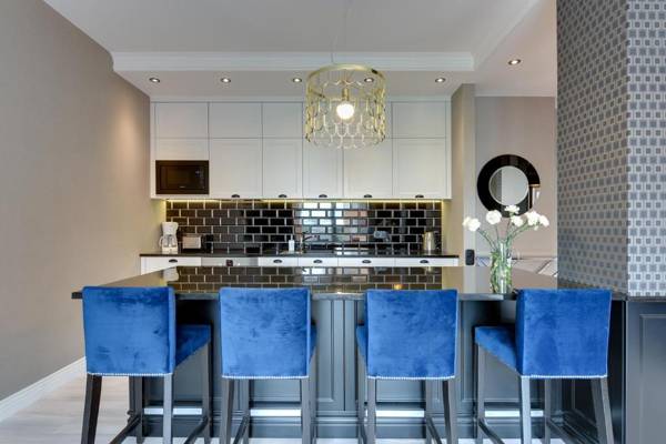 Blue Mandarin Riverside