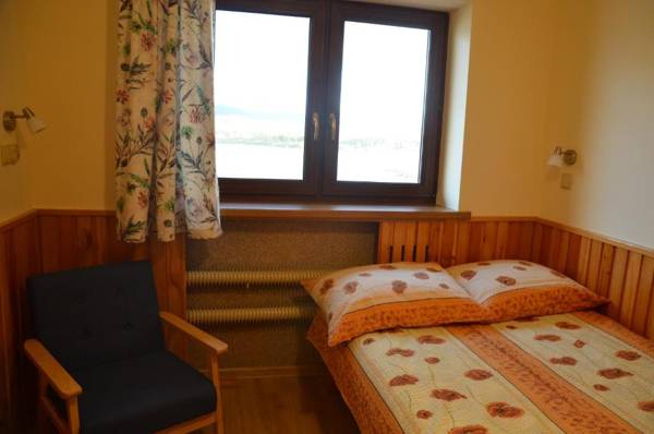 DOM NAD JEZIOREM „HUBKA”