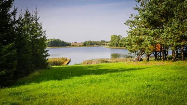 Dom w Głuszynie z linią brzegową