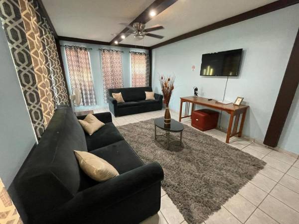 CHIC 3BR Sleeps up to 14 Guests Near Bacardi House