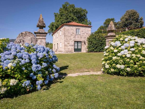 Holiday Home in Ponte de Lima with Swimming Pool