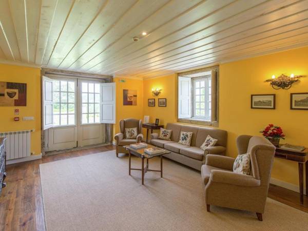 Holiday Home in Ponte de Lima with Swimming Pool