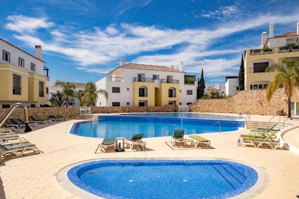 2 Bed Apartment in Cabanas Swimming Pool