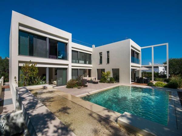 Luxurious Villa in Tavira with Private Swimming Pool