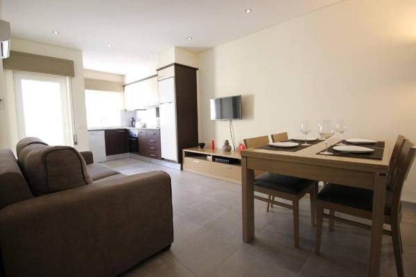 Appt The Feet In The Water - 100m From The Beach