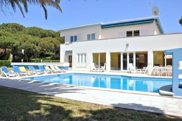 A charming cosy atmosphere greets you at this impressive villa located in...