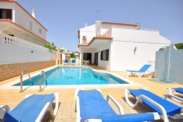 Spacious 4 bedroom villa located in its own grounds with private pool and Bbq..