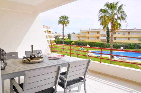 LovelyStay - 2BR Modern Pool Access Close to Marina & Beach