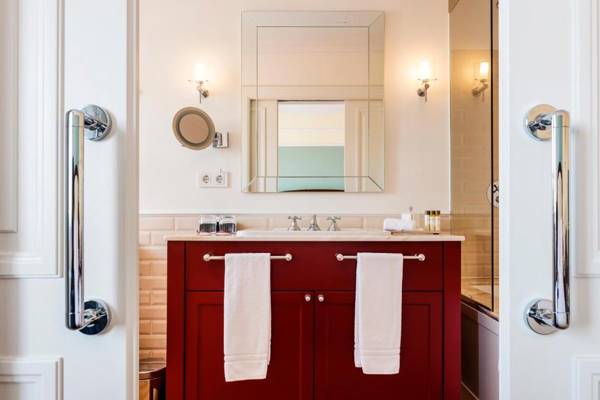 Infante Sagres – Luxury Historic Hotel