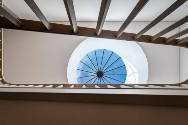 LovelyStay - Sun Loft w/ Balcony