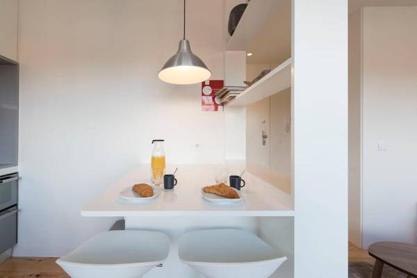 LovelyStay - Gorgeous Modern Flat w/ Balcony