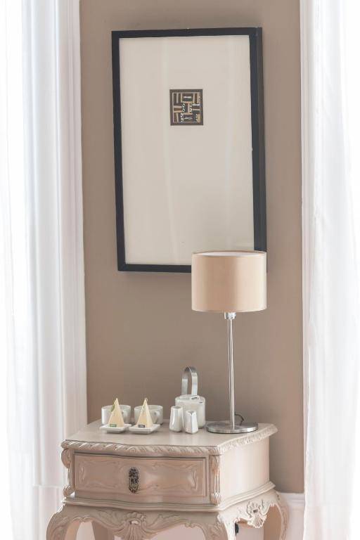 Guesthouse Bonjardim Suites by LovelyStay