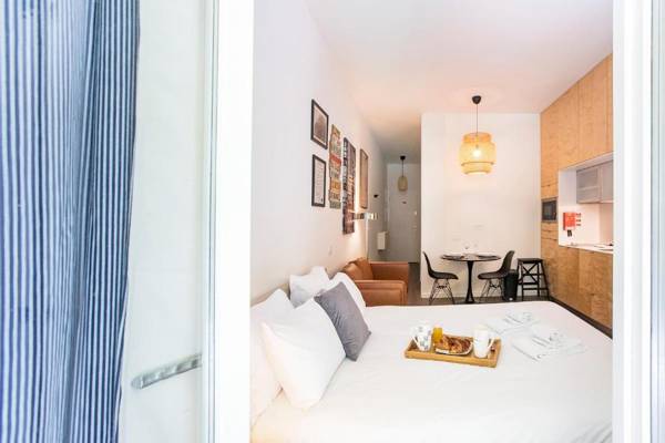 Bakers Square Studio w/ AC by LovelyStay