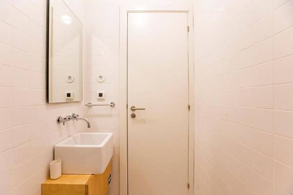 Bakers Square Studio w/ AC by LovelyStay