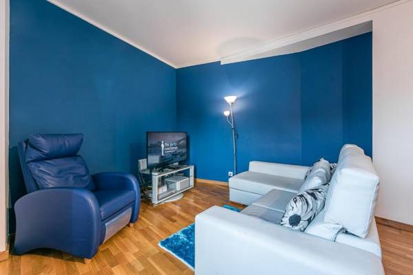 GuestReady - Into the Blue