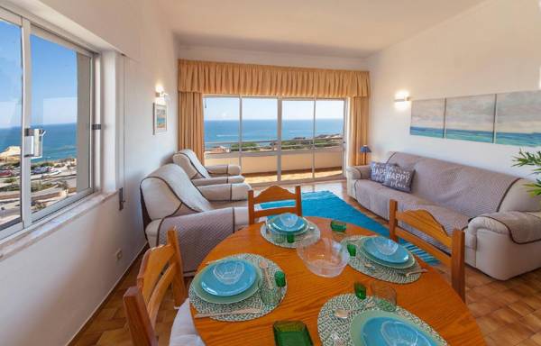 B43 - Spotless Seaview Apartment