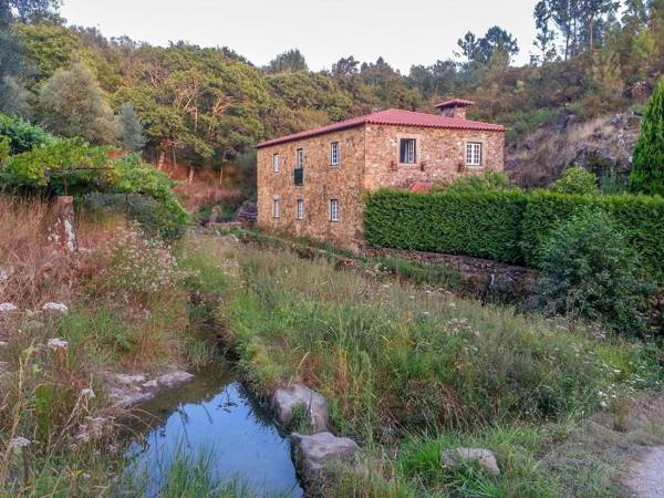 Detached house (formerly a mill) with swimming pool in an idyllic location