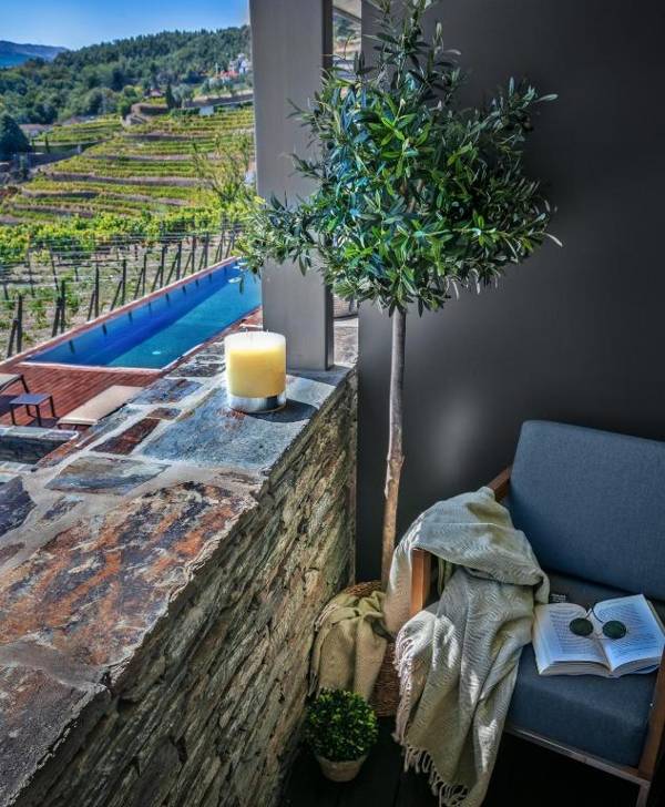 CASA QTA. STA. CRUZ-RÉGUA