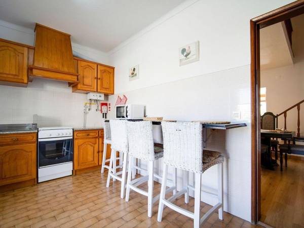 Soothing Holiday Home in Ferrel near Baleal Island