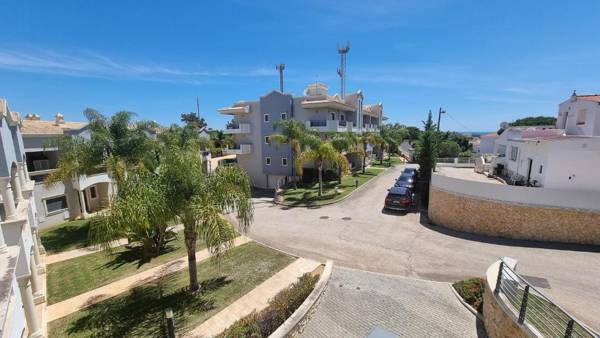 T2 Quinta do Pinheiro Residence by Sunny Deluxe