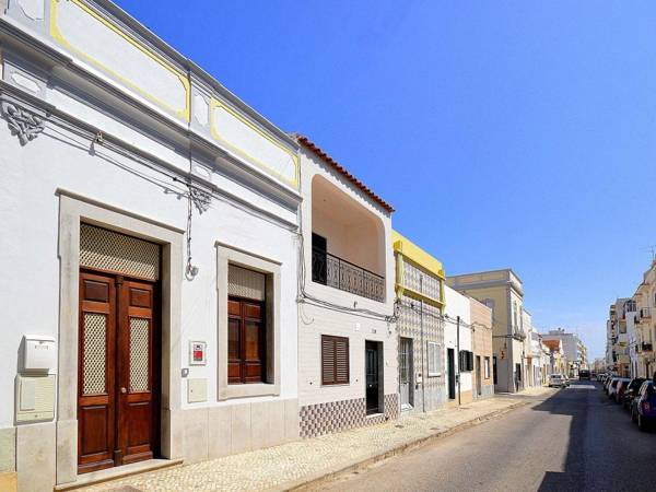Authentic village house with modern decor in Olhão near beautiful beaches