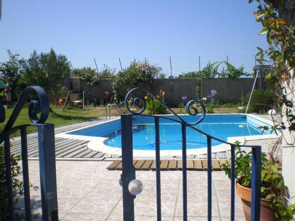 One bedroom house with shared pool enclosed garden and wifi at Nazare 7 km away from the beach