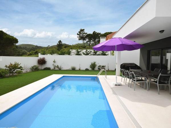 Modern villa with private swimming pool near Nazaré