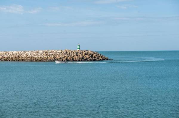 Modern 4 Bed House Beautiful Seaview and Location