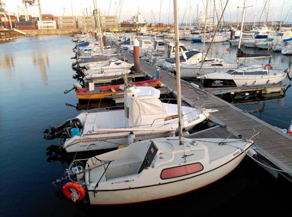 VRS - Low Cost Beach Boat