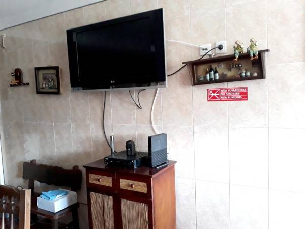 3 bedrooms house with furnished garden and wifi at Encarnacao 1 km away from the beach