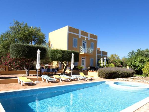 Authentic yet modern villa and cottage with pool near Loule ideal for families