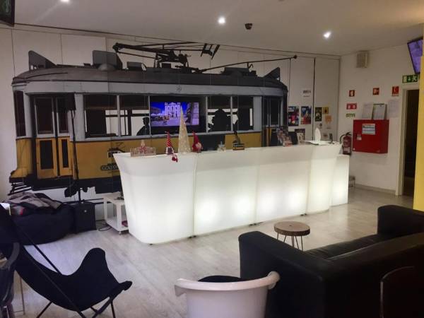 Golden Tram 242 Suites & Hostel