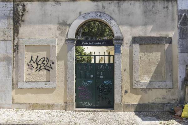 LovelyStay - Artsy Real