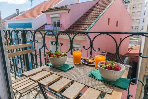 LovelyStay - Sunny flat w/ balcony overseeing Graca and River