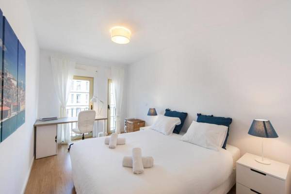 Workspace - Comfortable Apartment in Campo Pequeno