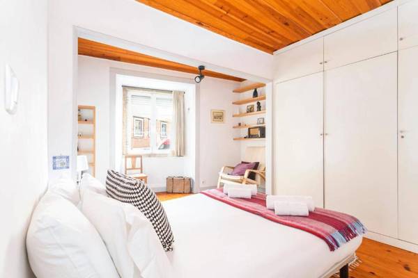 Alfama's Flat with a National Pantheon view