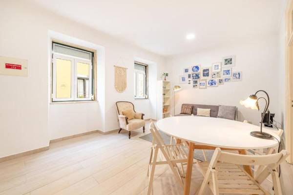 GuestReady - Cozy Estefânia Apartment - An Artists corner!