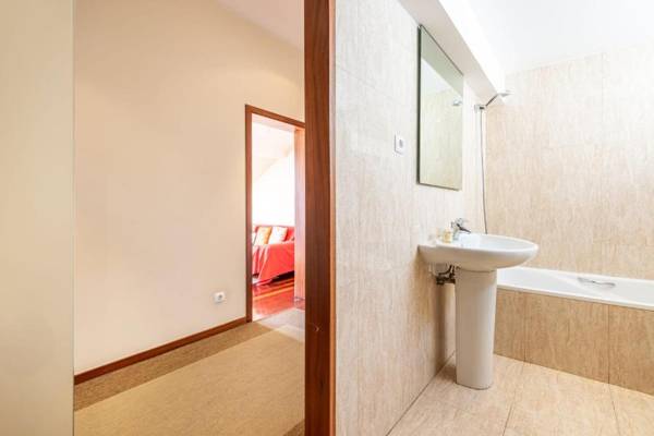 GuestReady- Rare apt w terrace in the historic center and tagus river view