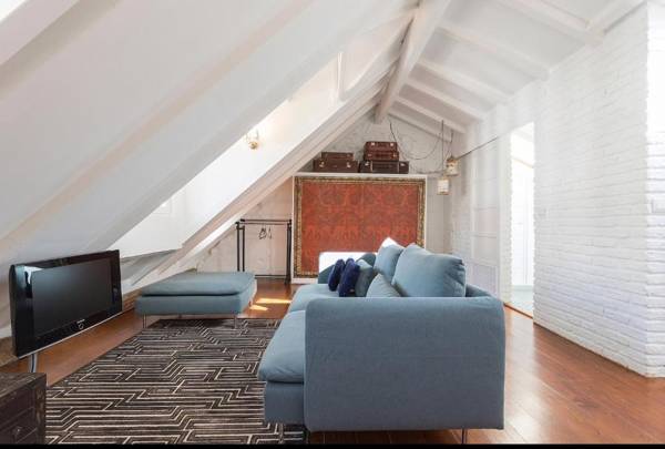 LovelyStay - Distinctive & Unique Apartment next to Sé Cathedral of Lisbon - 5 min to Chiado