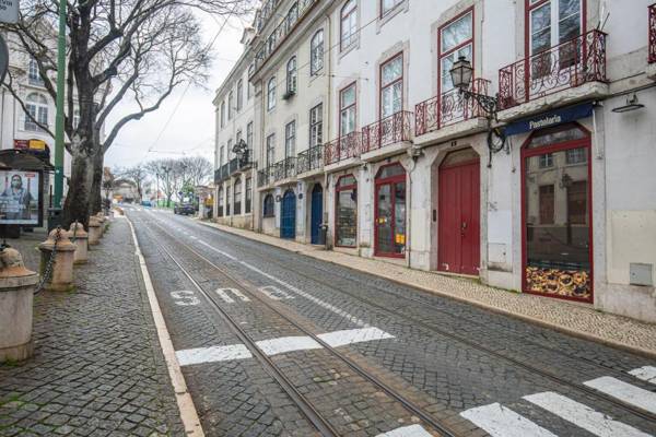 LovelyStay - Distinctive & Unique Apartment next to Sé Cathedral of Lisbon - 5 min to Chiado