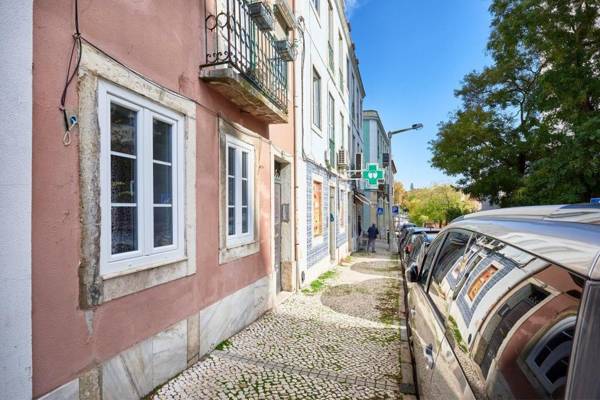 Renovated Charming Apartment By TimeCooler