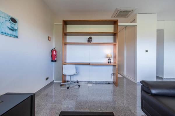 Workspace - LovelyStay - Trendy 1BDR apartment w/ river view