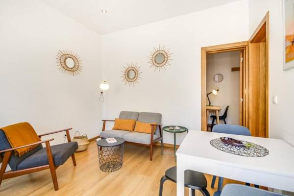 GuestReady -- Cream and Wood Stay in Alcântara
