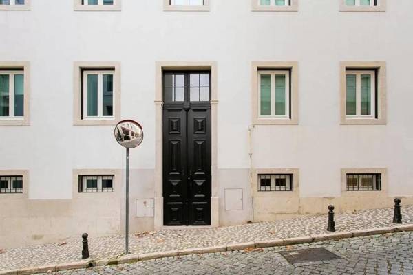ALTIDO Stunning 2BR Apt w/garden by the Avenida subway & Botanical Garden of Lisbon