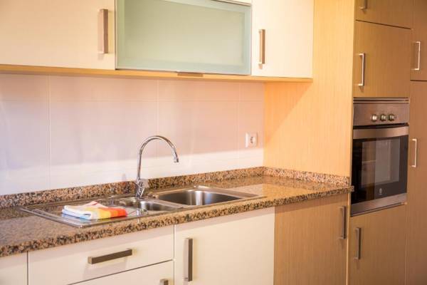 A04 - Large Modern 1 Bed Apartment with pool