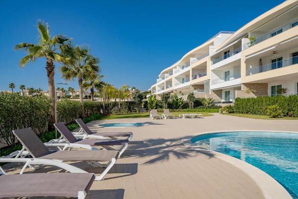 Luxury 2 Bed Apartment Porto De Mos 550m from Beach