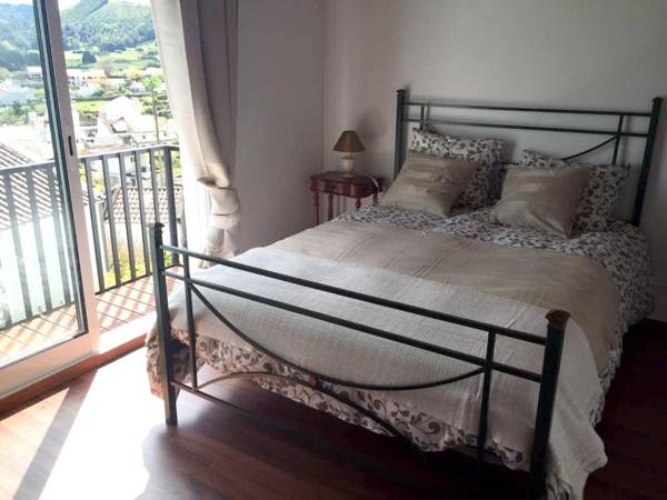 2 bedrooms house with city view furnished balcony and wifi at Furnas