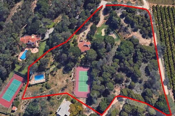 Fantastic vacation getaway Private Tennis Court Golf Practice Facility