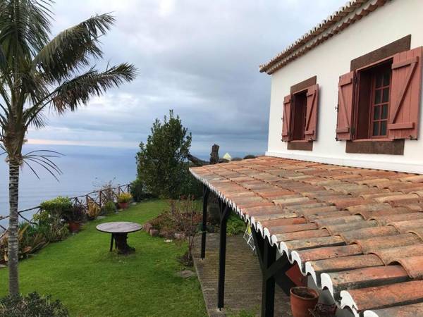 2 bedrooms house with sea view terrace and wifi at Faja da Ovelha 2 km away from the beach
