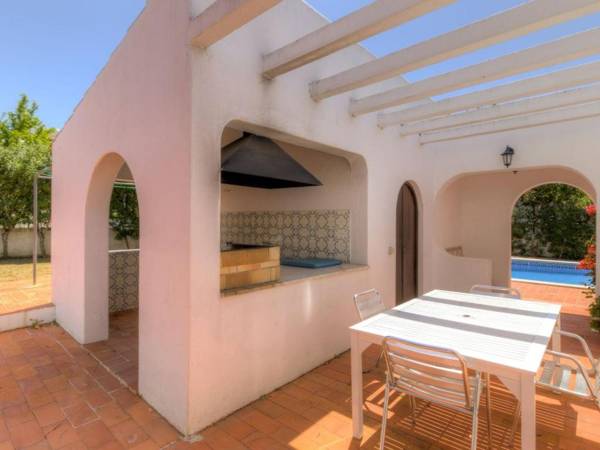 Villa in Carvoeiro with 2 bedrooms and private pool - short walk to local restaurant